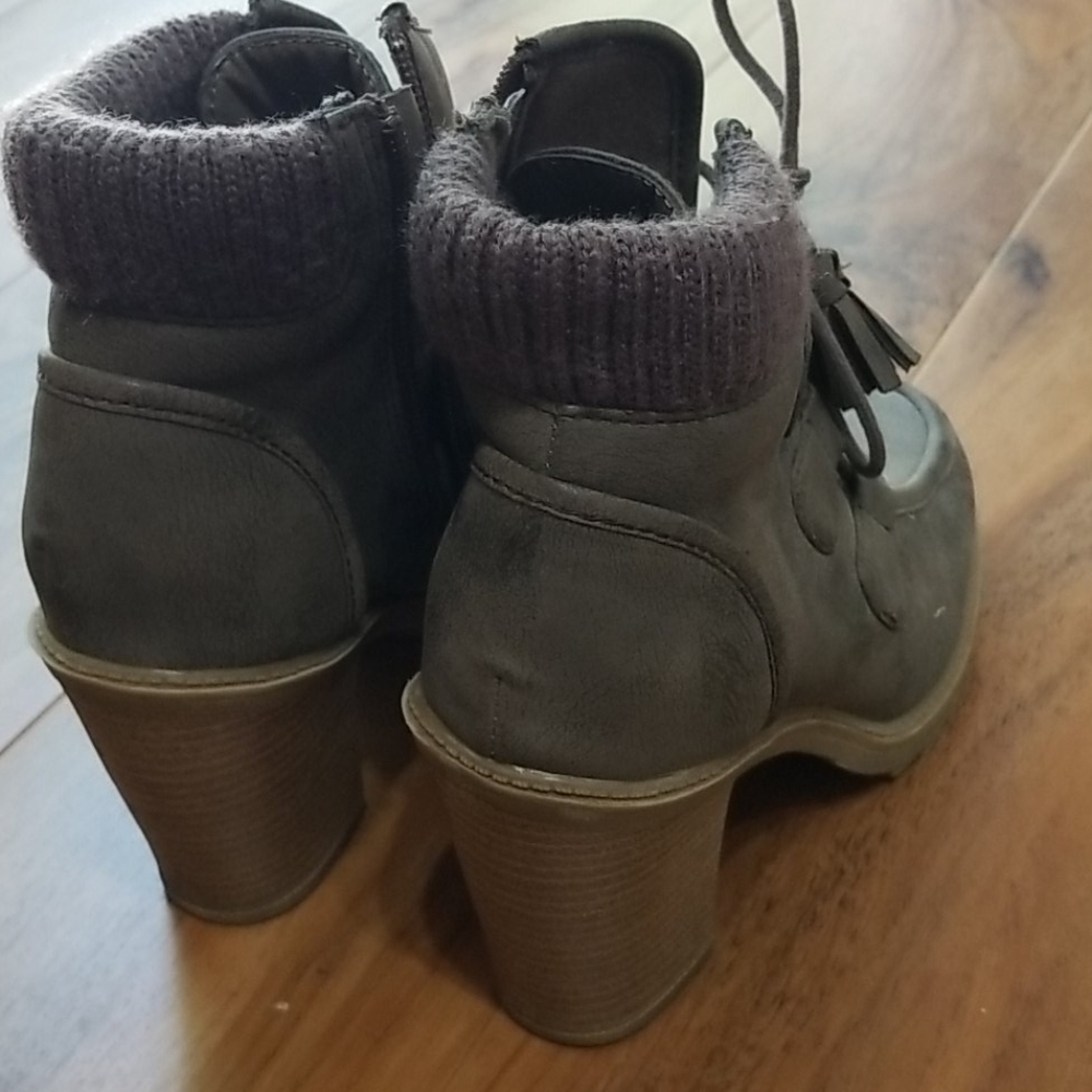 Boots - Picture 4 of 4